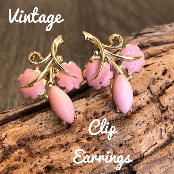 Vintage Pink Floral Goldtone Clip Earrings - Picture 2 of 12